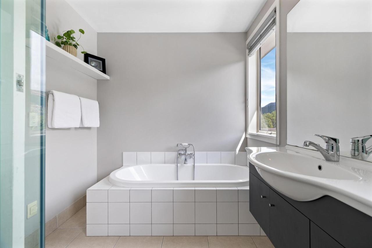 Lake And Mountain View Living Queenstown Extérieur photo